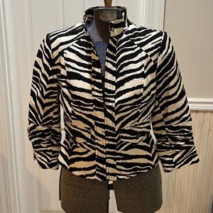 Cute zebra print jacket with 3/4 rushed sleeves